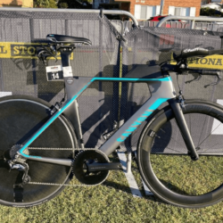 Canyon Speedmax Triathlon- aero handlebars